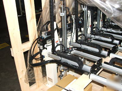 Sprue picker injection molding plastics