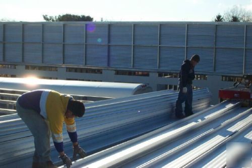 Standing seam metal roof / 1