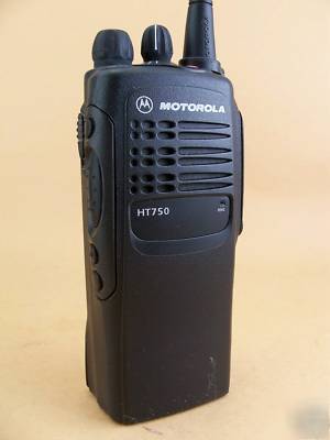 New mint motorola HT750 uhf 16CH radio w/ accessories