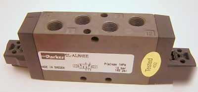 Parker P2L double solinoid operated valve 1/8