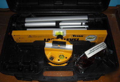 Titan laser level + tripod + case