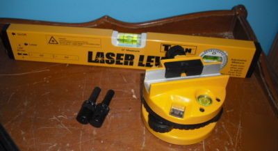 Titan laser level + tripod + case