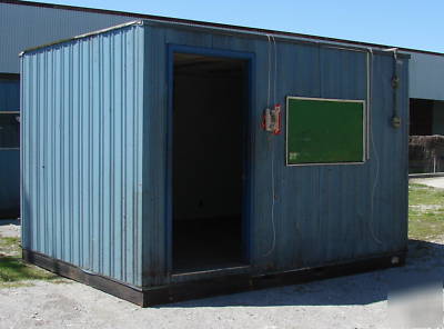 Portable office structure construction building on skid