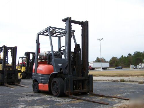 Toyota 4000 lb cushion tire forklift truck lp gas