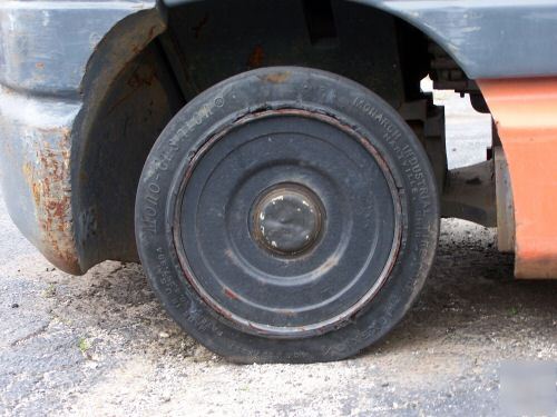 Toyota 4000 lb cushion tire forklift truck lp gas