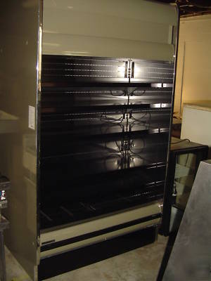 Hussmann. refrigerated open self-service merchandiser 
