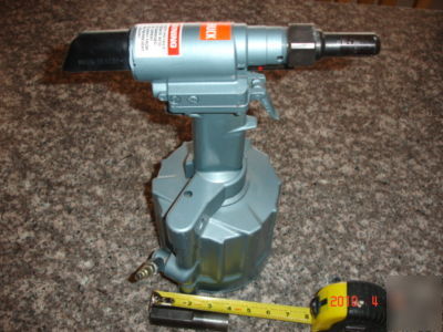 Huck model 246 rivet gun