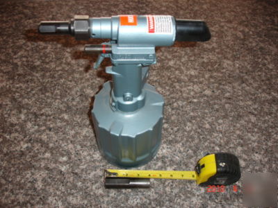 Huck model 246 rivet gun