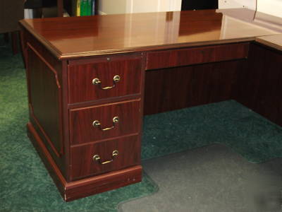 Hon u shaped desk 9400 series mahogany used