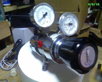 New harris specialty gas regulator HP702-125-590-d ( )