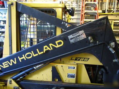 New holland L785 skidloader. great condition 