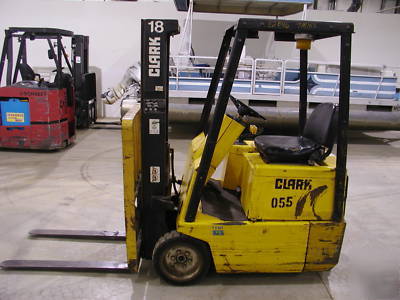 Clark TM12 3 wheel sitdown electric forklift lift 