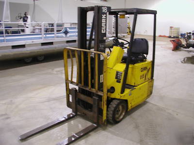 Clark TM12 3 wheel sitdown electric forklift lift 