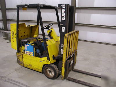 Clark TM12 3 wheel sitdown electric forklift lift 