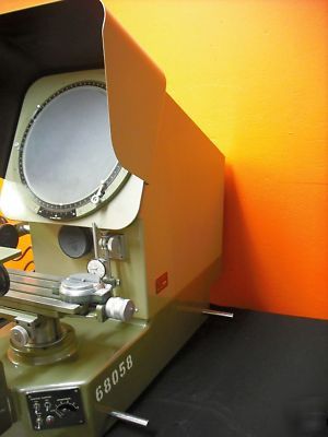 Mitutoyo ph-350A optical comparator
