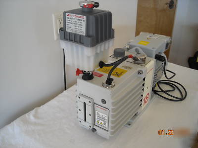 Boc edwards 18 rotary vane dual stage vacuum pump 208V