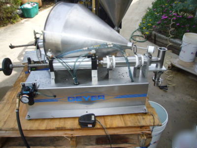 Piston filler table top accu-master by geyer 