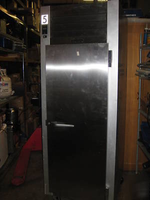 Traulsen reach-in freezer-ss-casters-one solid door