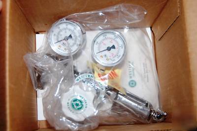 New western medica M1-940-pg CO2 regulator, cga-940