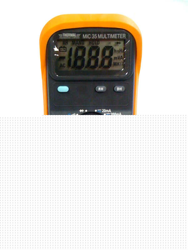 Digital multimeter, autoranging, with test probes 
