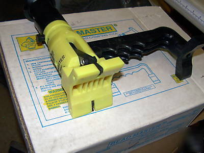 Beadmaster drywall cornerbead crimping tool