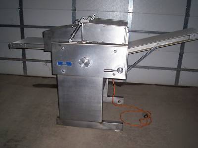 Automatic skinning machine for meat chicken turkey fish