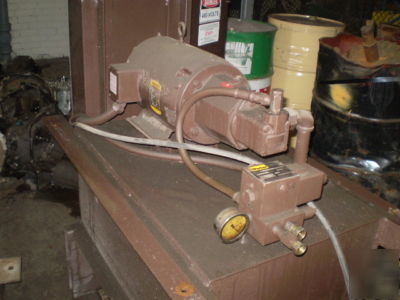 Horizontal cardboard baler w/operator controls