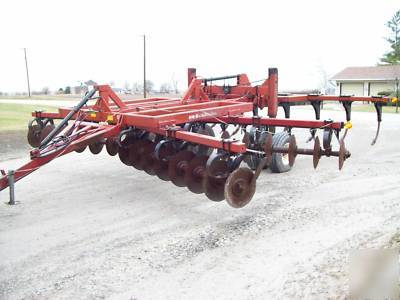 M & w 1860 earthmaster disk chisel v ripper plow