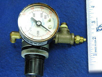 Smc air regulator relief w/gage AR100P 708T