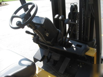 2002 caterpillar 5,000 lb lift truck forklift 5000 