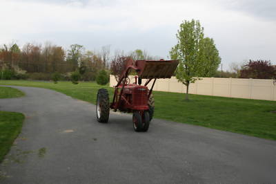 1951 farmall m tractor with bucket loader runs good 