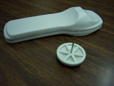 2800 in lots/100 sensormatic hard security tags w/pins