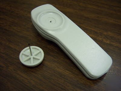 2800 in lots/100 sensormatic hard security tags w/pins