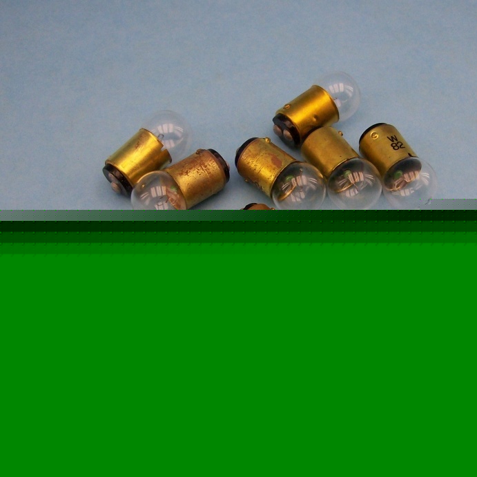 Lot of 11 ge 82 6.5V 6.6A miniature lamp light bulbs