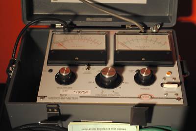 New biddle 210400 5.0 kv megohmeter test set, w/ accy's