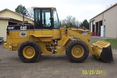 Caterpillar 924F rubber tire loader