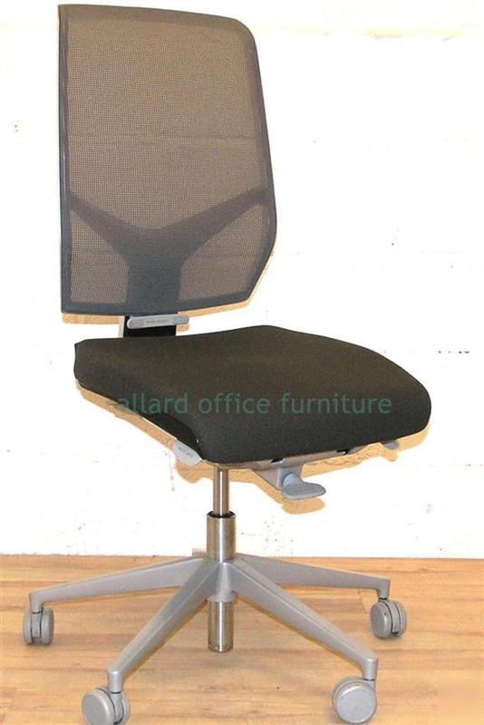 Orangebox giroflex G68 task chair office swivel aeron a