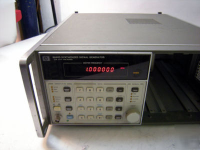 Hp 8660D synthesized signal generator w/opts 1,3,5,100