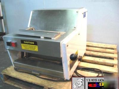 Commercial oliver counter top bread slicer model # 711