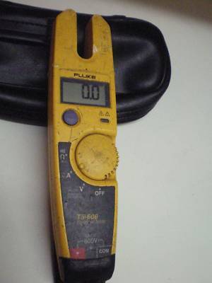 Fluke T5-600 electrical tester with open jaw current 
