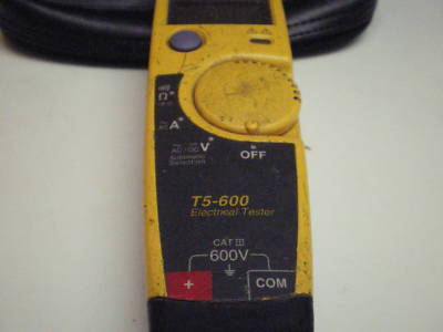 Fluke T5-600 electrical tester with open jaw current 