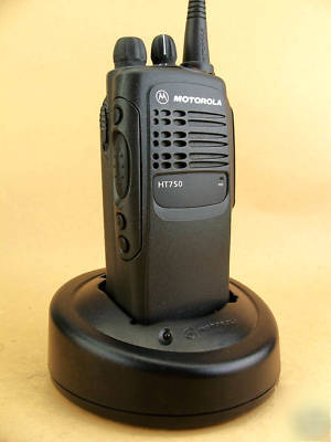 New mint motorola HT750 uhf 16-ch radio w/ accessories