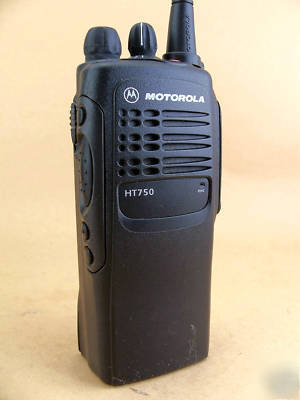 New mint motorola HT750 uhf 16-ch radio w/ accessories