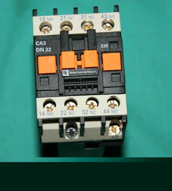 New telemecanique control relay CA3 DN22 CA3DN22BD 24V 