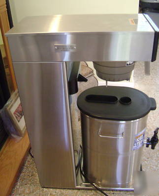 Bunn tea brewer model TB3 automatic tea brewing system