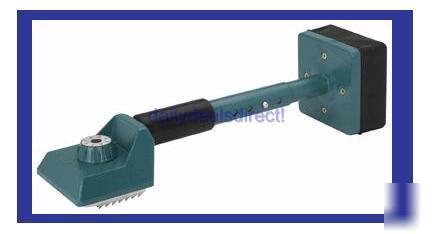 New knee kicker carpet installer w/telescoping handle