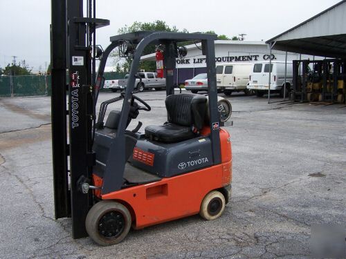 Toyota 3000 lb capacity forklift truck