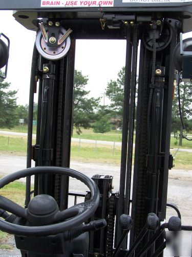 Toyota 3000 lb capacity forklift truck