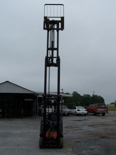 Toyota 3000 lb capacity forklift truck