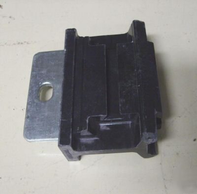 Feedrail buss bar insulator with steel insert U11972